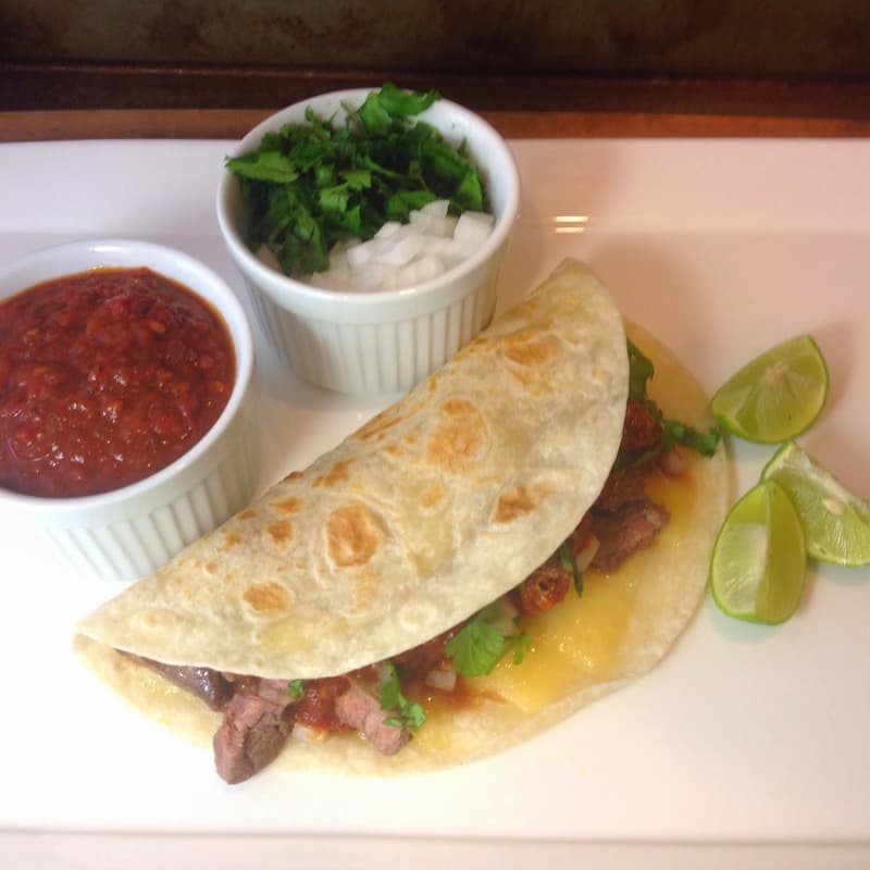 BISTEC CON QUESO T DE HARINA GRANDE
